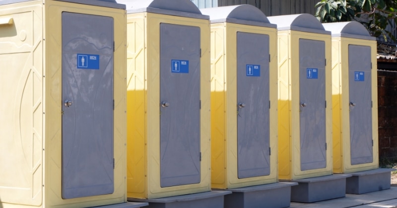שירותים ניידים ניידים ציבוריים בפארק