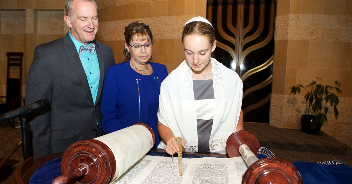 הסיפור שלנו_ אלו הסיבות ליצור קליפ מחמם לב עם כל המשפחה לבת מצווה